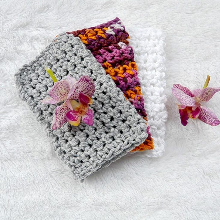 This is an absolute treat as it only uses ONE stitch -- the single crochet stitch! Follow along the video tutorial and you can opt for acrylic yarn for a less absorbent washcloth for scrubbing if that's what you need.