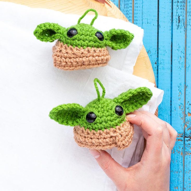 This simple Yoda ball ornament is easy to work up due to its size. It's also a great stash buster. It comes with a video tutorial and is a great beginner-friendly pattern.