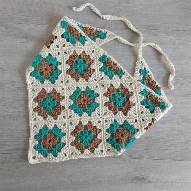 This colorful and creative Granny Square triangle bandana pattern keeps your hair neat and tidy. The bandana measures 24in [61cm] wide and 12in [30cm] deep. Have fun customizing it with an array of colors!