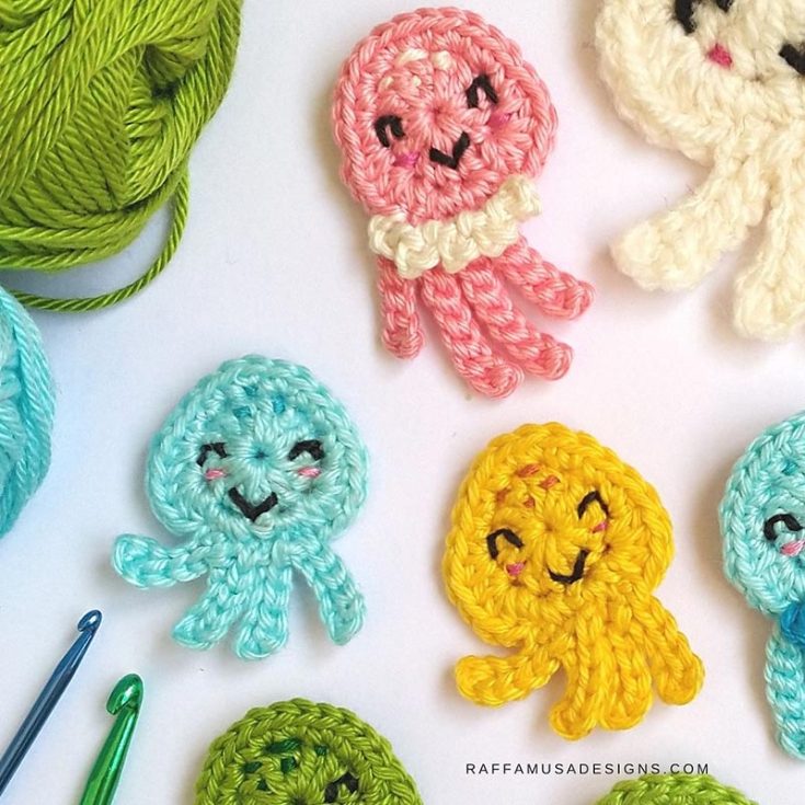 Learn to make this fun Under the Sea Applique Collection! It comes with patterns for a jellyfish and octopus applique. The patterns of both are actually very similar with just minor differences, but they are both suitable for beginners.