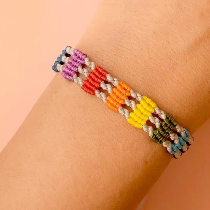 Learn how to make an easy rainbow macrame bracelet here! It is made from various wax polyester yarn in different colors with a 1mm thickness. It is incredibly lightweight and perfect for besties. Don't they look like a rainbow starburst?