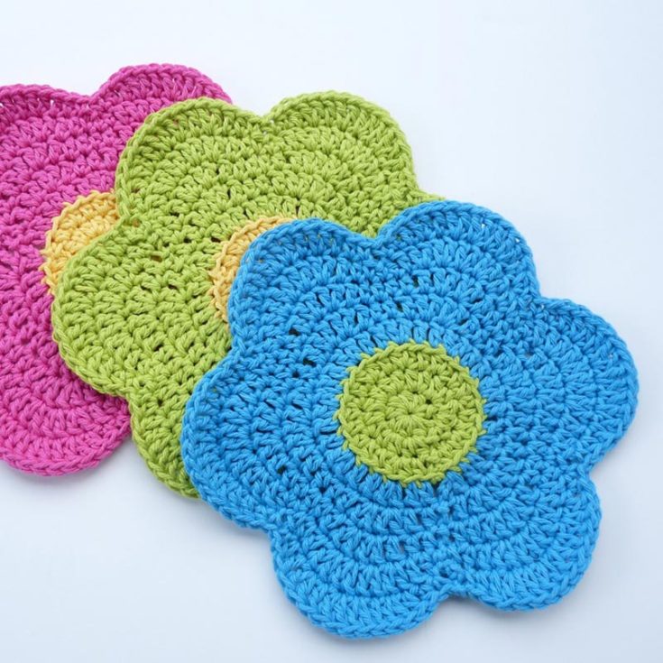 This flower power dishcloth is such a fun way to customize and give personality to your space. Mix and match color combos and give them off as thoughtful yet practical gifts. The finished size is about 9" across.