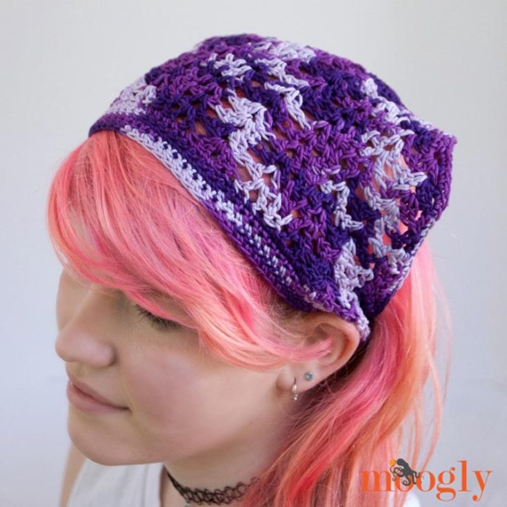 Have a look at this beautiful bandana design! It is made from a combination of the simple bandana-inspired styling of a traditional kerchief with hair ties. It's perfect to keep your hair in place during windy days.