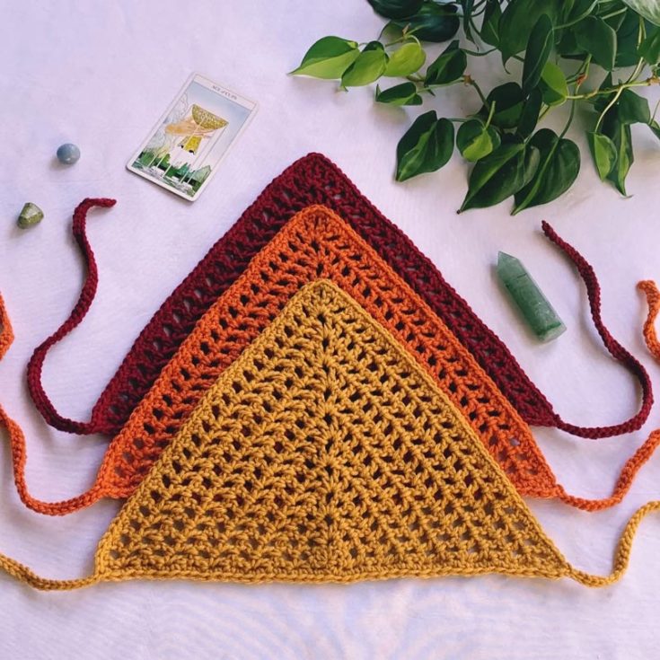 This is another beginner-friendly pattern that is easy to follow and quick to complete. It's called The Lazy Sunday Bandana, and it's perfect for lazy sundays when your hair has had better days!