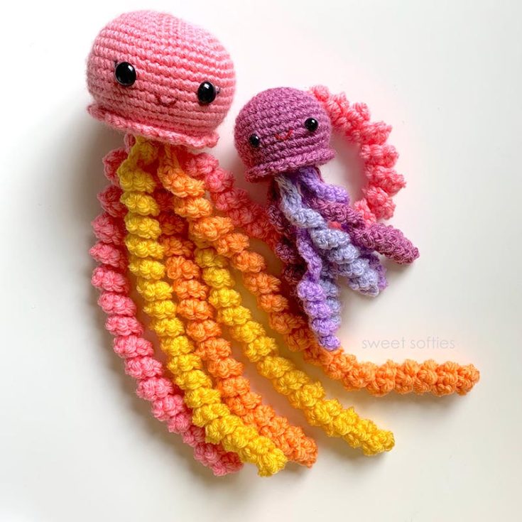 This mother baby duo would make a lovely baby shower gift or mother's day appreciation token. The jellyfish feature curled tentacles and work up pretty fast to!