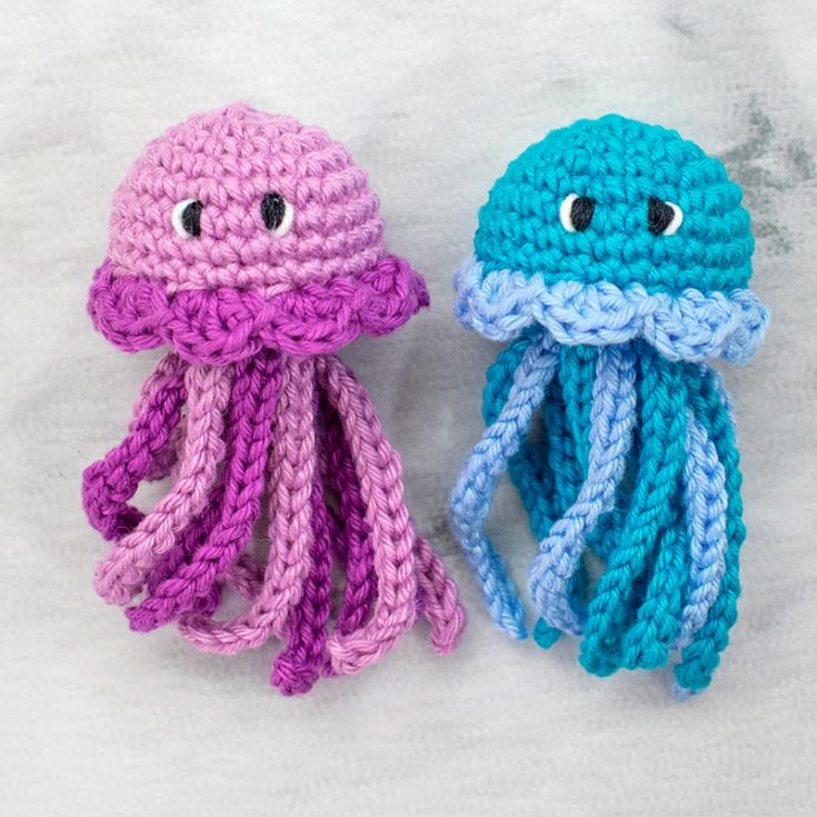 If you're a tiny crochet amigurumi patterns fan, this miniature baby jellyfish is a no-sew, fast, and easy project for you!