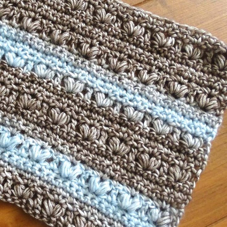 The puff stitch washcloth is an excellent choice if you're looking for a durable and practical kitchen pattern. This pattern uses a special variegated yarn that has been tested and proven to have exceptional water-absorbing and releasing abilities. This yarn contains a small amount of wool, giving it slightly scrubbing power.