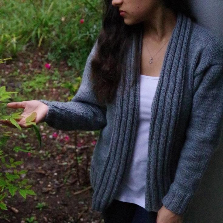 Check out this gorgeous &ldquo;first garment project&rdquo; that is perfect for beginner knitters. With the video tutorial and written instructions, you can make this knit cardigan within a couple of hours. It is designed to be made from 3 pieces with minimal shaping and joined together. Add a cool handmade design to your wardrobe collection for this fall. Size: XS - 5X Skill Level: Beginner