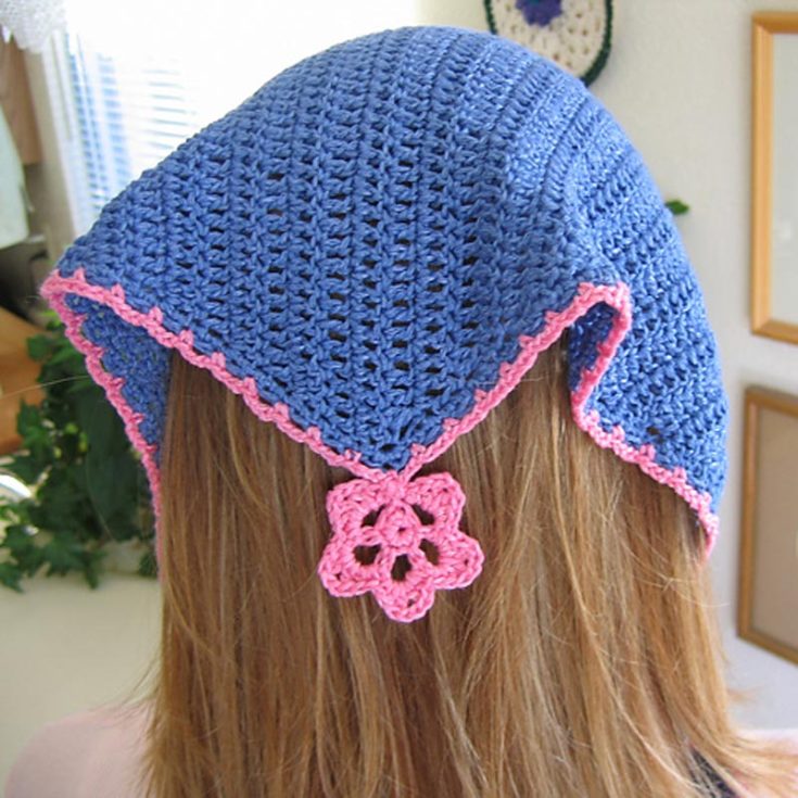 This pretty headscarf bandana features a little applique embellishment on the side. A great way to add more texture and creativity to your bandana!