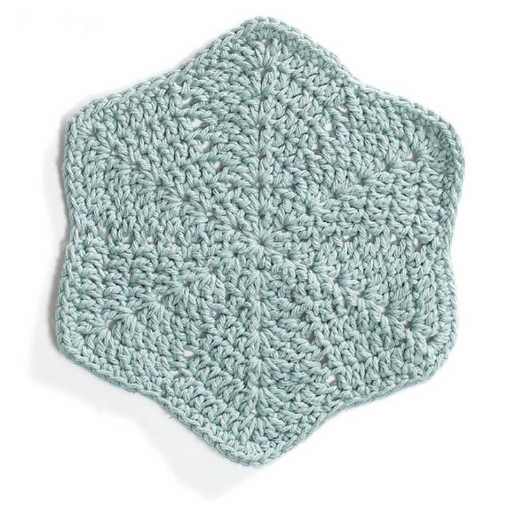The Sylvan Star Washcloth resembles a star, and it can be paired with the cloud and sun washcloths (featured above). This intermediate pattern is great for those looking to challenge themselves!