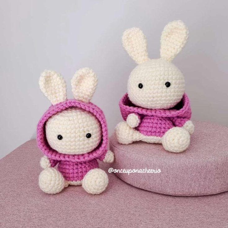 This warm and toasty bunny in a hoodie is relatively easy to make. It uses bulky yarn and simple stitches like the chain stitch and single crochet, with pictures to guide you through!