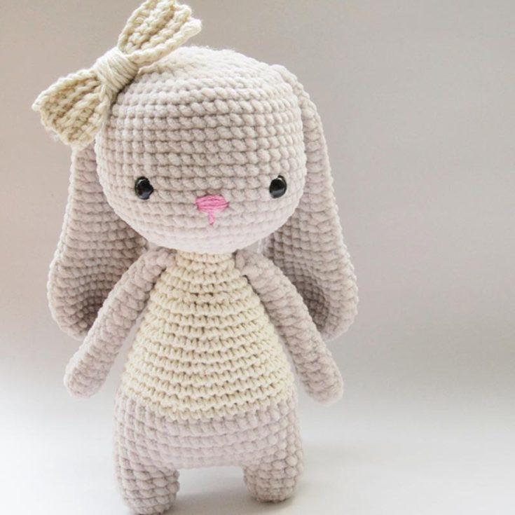 This soft, dainty bunny is named Bruna. She measures approximately 28 cm from head to toe and has a triangular body with long, silky ears. If fluffy&nbsp;yarn is too hard to maneuver, opt for cotton yarn instead; it will look pretty no matter what!