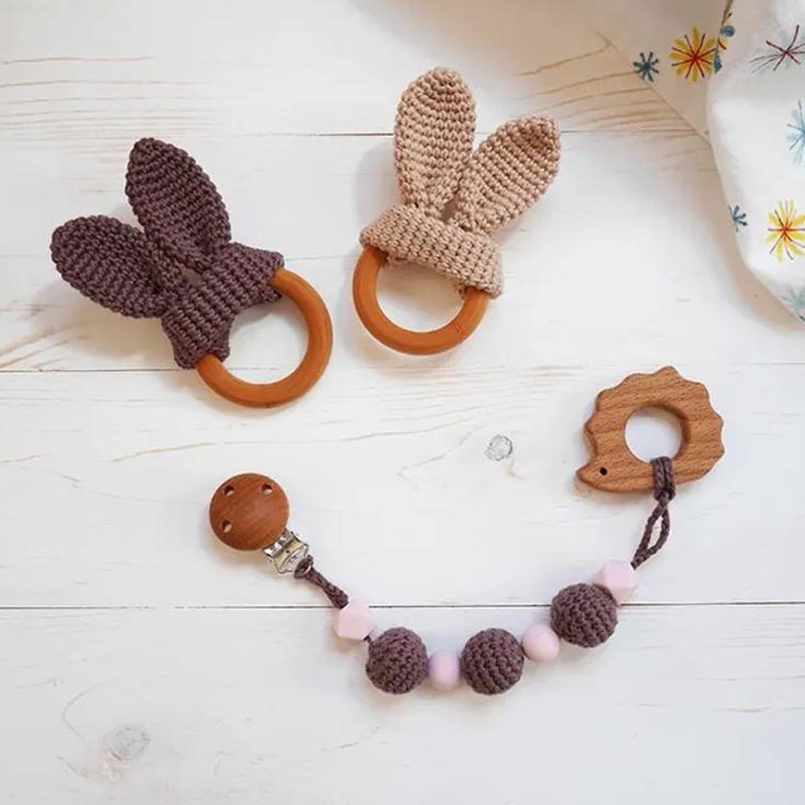 This cute crochet bunny teething ring pattern was made as an alternative for teething babies to use instead of plastic toys. This written pattern is relatively simple but uses yarn tested and approved for harmful substances.