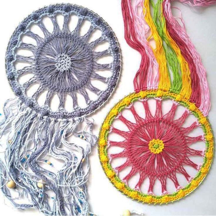 These flower-inspired mandala patterns were made using hairpin crochet. Never heard of it? Well, fret not, as there are detailed pictures, instructions, and videos to guide you through it, so try something new today!