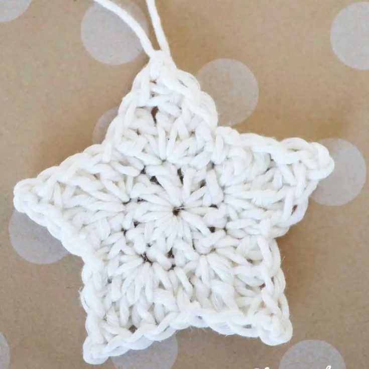Cute star blankets, Christmas tree star ornaments, star crochet hats... the list of what you can make with these crochet star appliques is endless! All stitches used are basic ones, too.