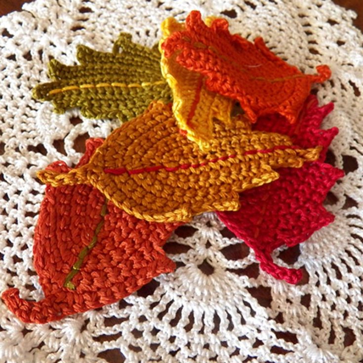 This written pattern is also simple enough for avid beginners, but bear in mind that it is more time-consuming since it works back and forth in rows.