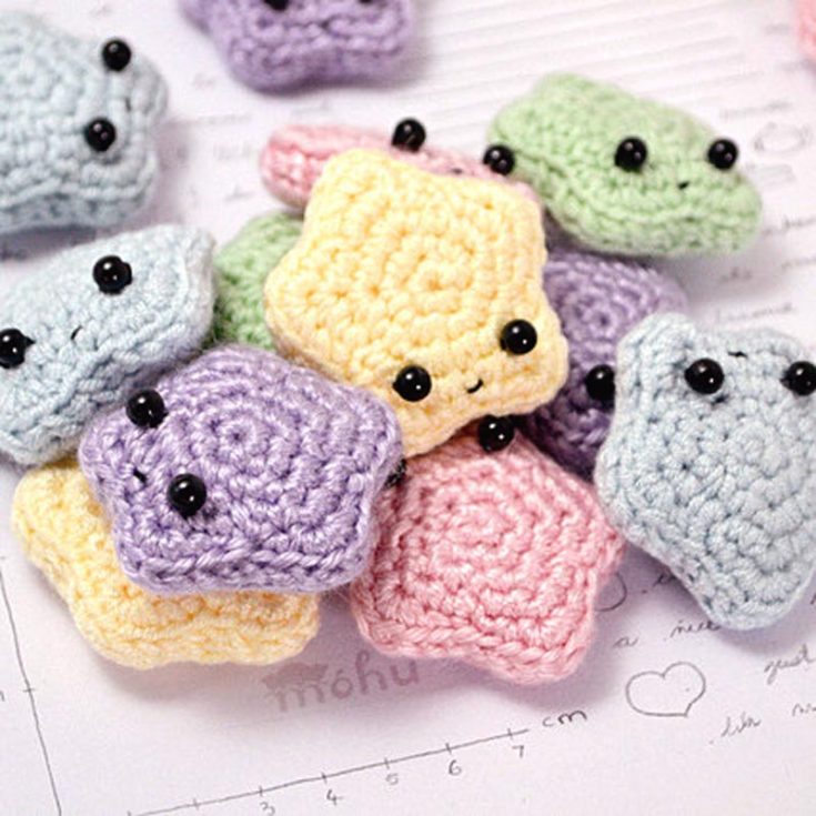 Crochet some cute amigurumi stars as decorative items or plushies for your kids. You can also add a lively persona to the stars by crocheting facial features like cute eyes and cheeky smiles.