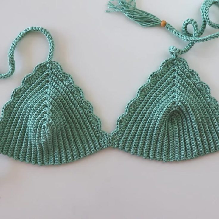 This easy crochet bikini top is suitable for sunbathing or swimming. It can be made in mercerized cotton, cotton, or acrylic yarns and can be made in any size you want.