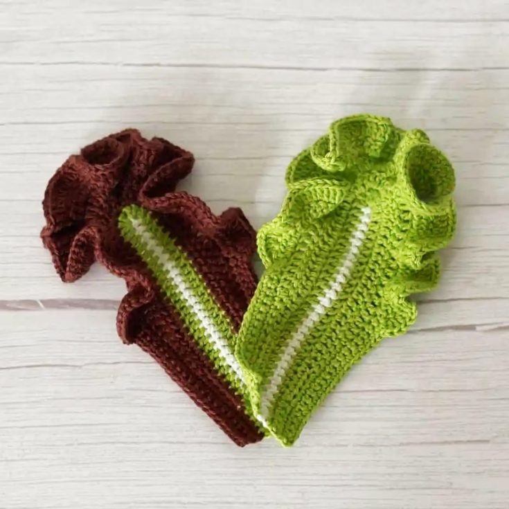 Well, if it isn't some unique leaf pattern! Learn how to make this leaf lettuce design to add to your child's 'fresh produce collection' for playtime.