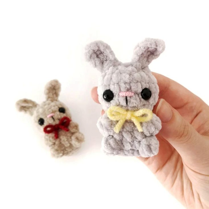 Here is another sewing hassle-free crochet bunny pattern! This cute bunny is worked in one piece from the bottom up and made from plush yarn. Give this easy, beginner-friendly piece a go today! The finished size is 3" tall.