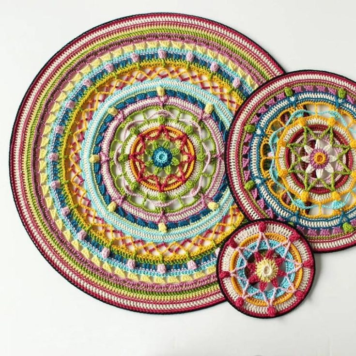This pattern is for a set of three designs called Trinity Mandalas. Three of them are of different sizes, and there are written patterns and video tutorials to guide you in making your own three-in-one set!