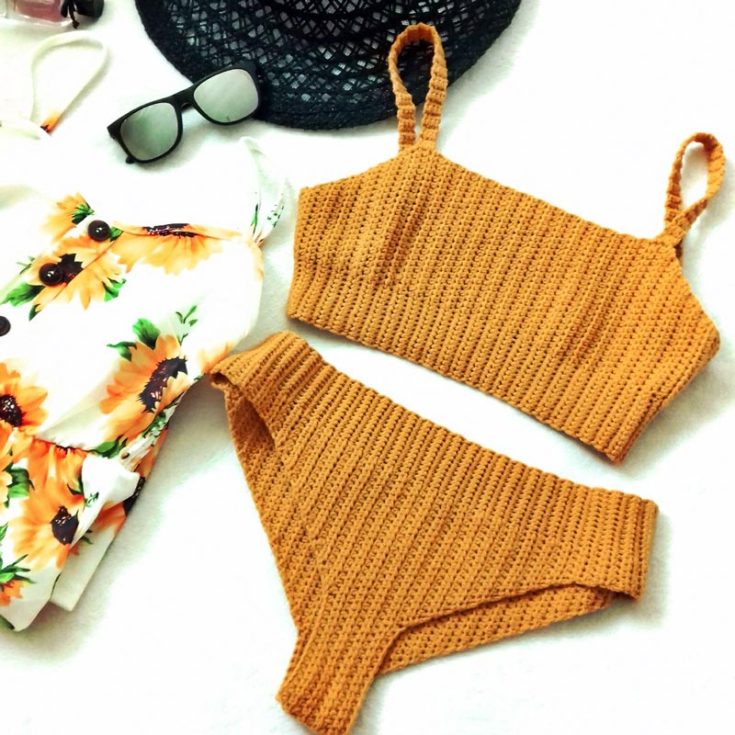 Though plain and simple, this pattern is classy and chic to wear during your visits to the villa. Since it is catered to advanced beginners, you can create edging, use filet/motifs, or try different stitches to incorporate. It comes in XS, S, M, L, XL, and XXL.&nbsp;
