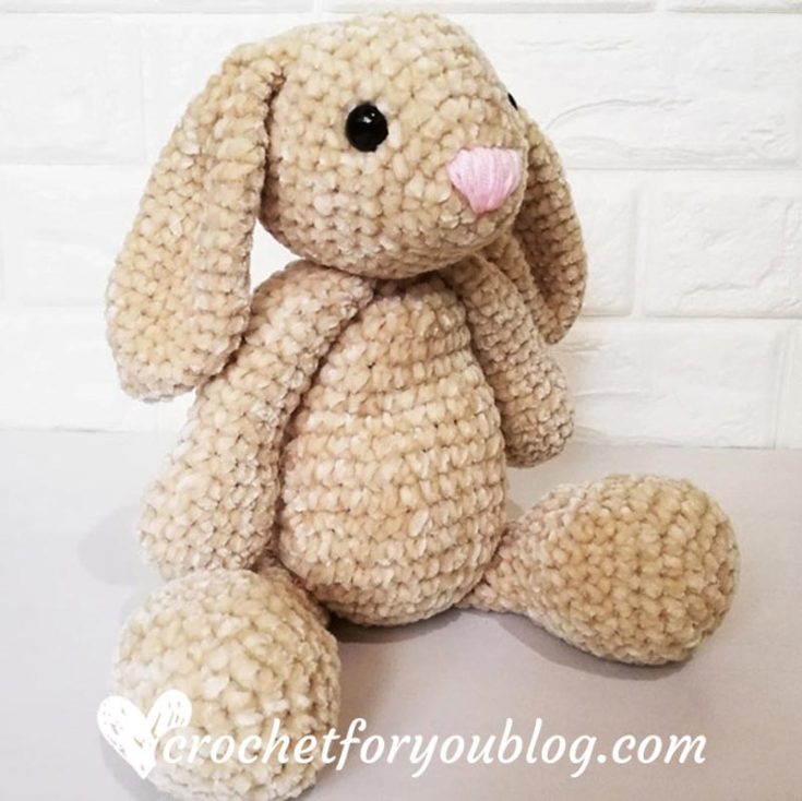 Are you looking for some interesting textures for your crocheted bunny? Make your amigurumi bunny with velvet yarn for a soft, luxurious feel. This is an easy pattern for a bunny that is 13.5&Prime; tall.