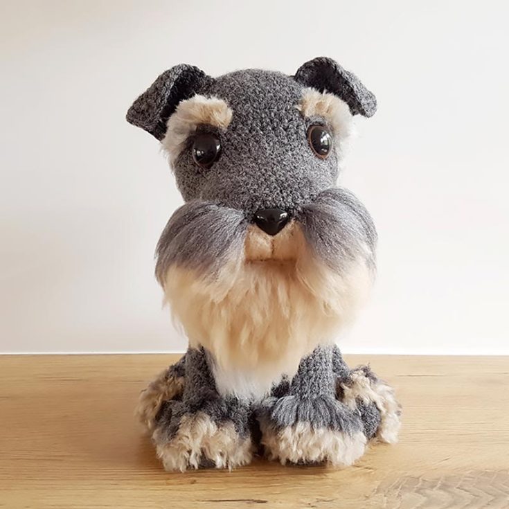 As a dog enthusiast, you've definitely heard of the wise old Schnauzer! The body of this dog is not that difficult; it's beginner-friendly. However, fur may be a challenge that requires more advanced crocheting skills. The final measurement is 25cm tall!