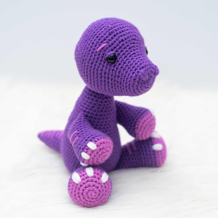 The Apatosaurus is a massive herbivorous sauropod dinosaur with a thicker and lower-set neck than the Brontosaurus. It is simple to make and requires only a few hours to complete. Not to mention, the Apatosaurus looks so adorable with its thin eyebrows. The finished size is 10" sitting and 13" standing.