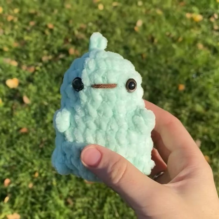 Here is this adorable baby dinosaur crochet pattern that you can make by following along with the YouTube video. It's very simple to make, and who wouldn't want a miniature pocket-sized plushie?