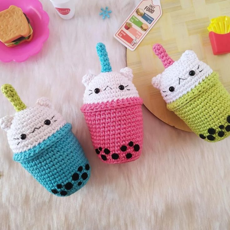 Can&rsquo;t get enough of bubble tea and kitty cats? Why not combine these two into a plushie? With this pattern, you have that option right at your fingertips! Try crocheting these adorable boba cat amigurumi designs. Complete with step-by-step instructions, this is an easy pattern appropriate for beginners and seasoned crocheters alike.