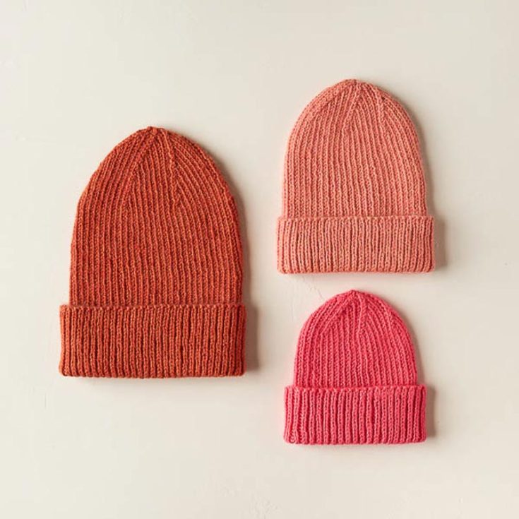 You can wear it cuffed or slouchy. Either way, this fantastic and easy beanie design only requires one skein and two skeins for a larger size. If you prefer a darker color palette, go for fall colors, and if you like warmer tones, try using bright-colored yarn. It includes sizes for all, from babies to adults.