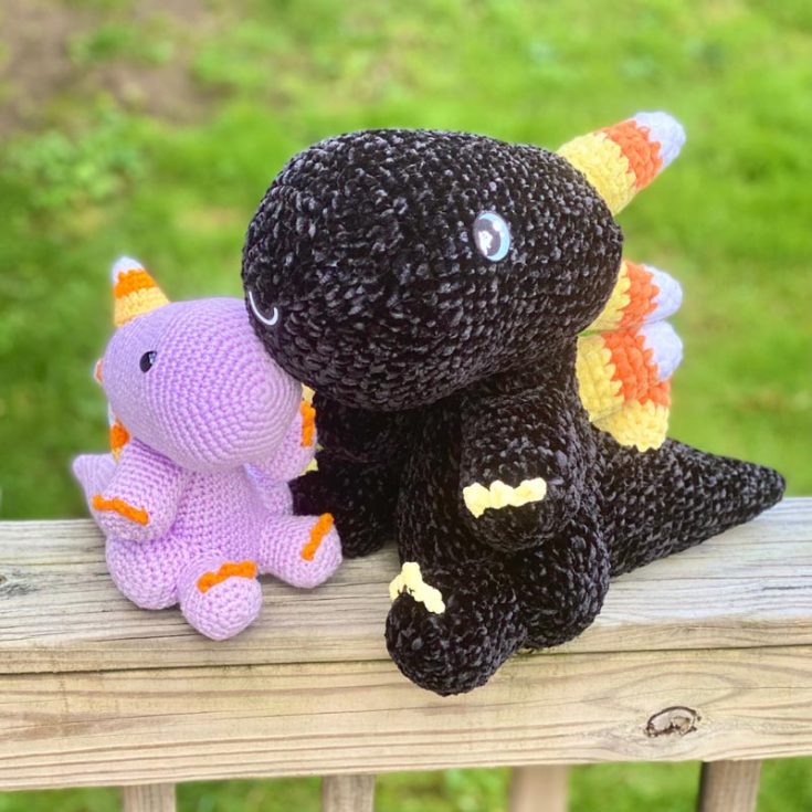 Looking for a fun little twist to change your crochet dinosaur game? This candy corn dino is the perfect amigurumi project for you! This chubby and soft plushie is made with candy corn spikes and will be your little one's favorite cuddly companion. It's super easy to make, and comes in two sizes, S and L.
