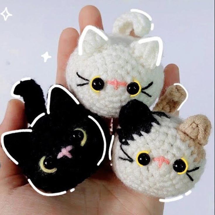 Here is a fun mini crochet cat loaf tutorial available on YouTube. It features an amigurumi pattern that allows the cat's head to be shaped like a loaf of bread! Can anything get cuter than that? Quickly transform these cuties into keychains, pins, earrings or even clips!