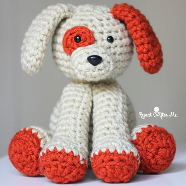 To make this cute little furry friend, just follow the written instructions filled with pictures to help guide you through and through. This puppy stands at 9" tall and 9" wide. It's also a beginner-friendly design.&nbsp;