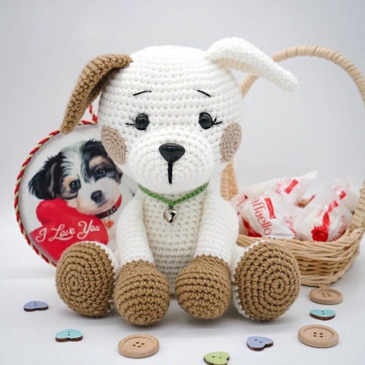 Give your warmest welcome to the sweetest crochet puppy dog you'll ever find! Her cute doe eyes and button nose make her so irresistible to crochet. She's an advanced-beginner pattern, and her finished size is 19cm.&nbsp;