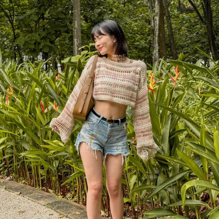 Learn how to crochet this Y2K-inspired sweater/shrug that can be worn during spring and fall! It's an advanced beginner-level project, and this tutorial will guide you throughout the entire process of constructing this design. Since this pattern is made-to-measure, feel free to customize the size to your preference!