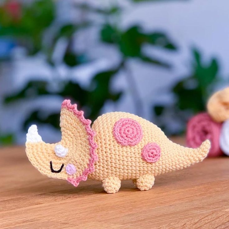 Dinos need their beauty sleep, too! Make this adorable, sleepy triceratops that's having a lovely dream. It is made using simple stitches, crocheted separately, and pieced together.