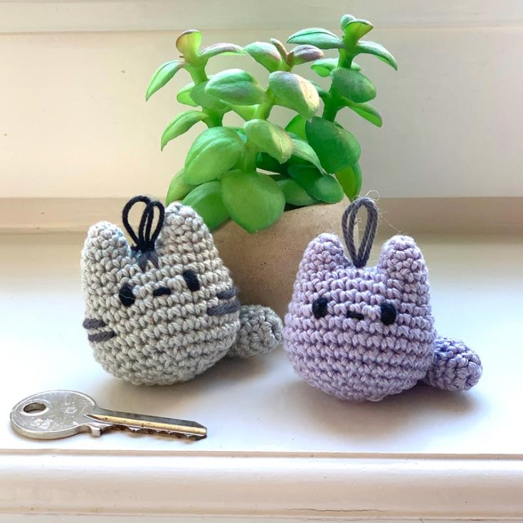 Here, we have an easy, quick amigurumi cat crochet pattern for little kitty keychains! They're an excellent present for a friend or a great idea to crochet a matching set with your loved ones.