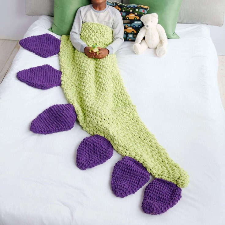For kids who enjoy being wrapped up like a burrito, this dino tail crochet snuggle pack is a must-have for them! It's soft and comfortable to wear, and the finished size is 47" x 50".