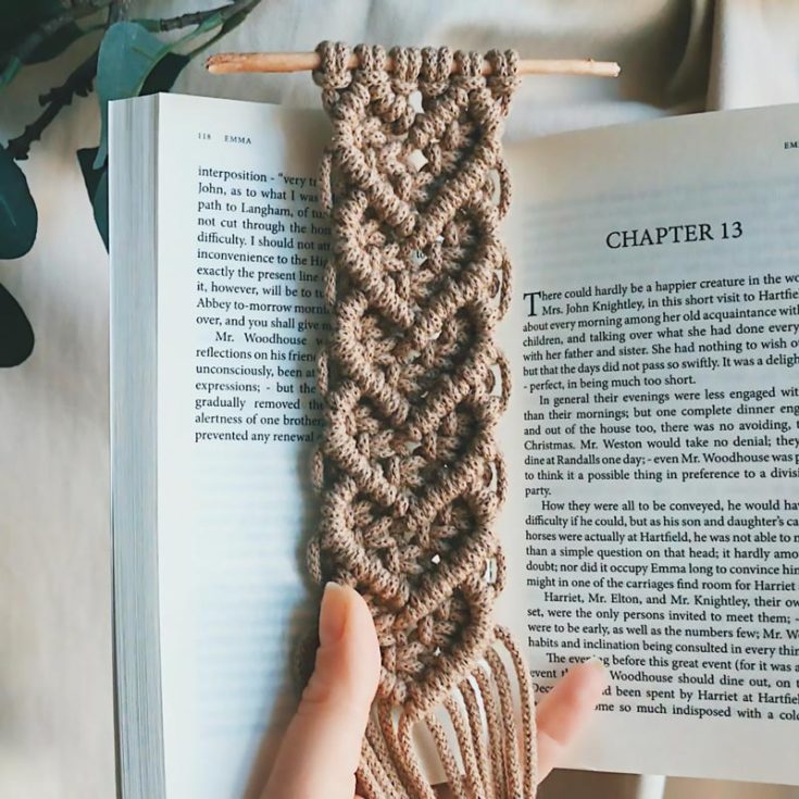 For all you bookworms, this DIY macrame bookmark will add an adorable personal touch to your reading experience. Just follow along with the video tutorial, and you&rsquo;ll be surprised by how fast you can complete this design that is filled with hearts.&nbsp;