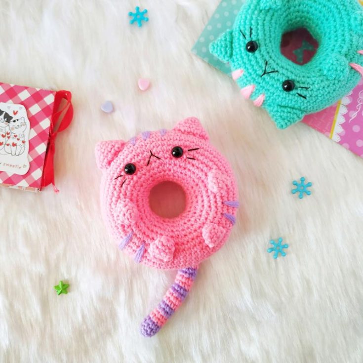 Speaking of sweet treats, this donut cat pattern will be the sweetest dessert yet! It's a cat that is a donut, literally! If cute amigurumi foods are your thing, prepare your crochet hook and get ready to make these little ones.