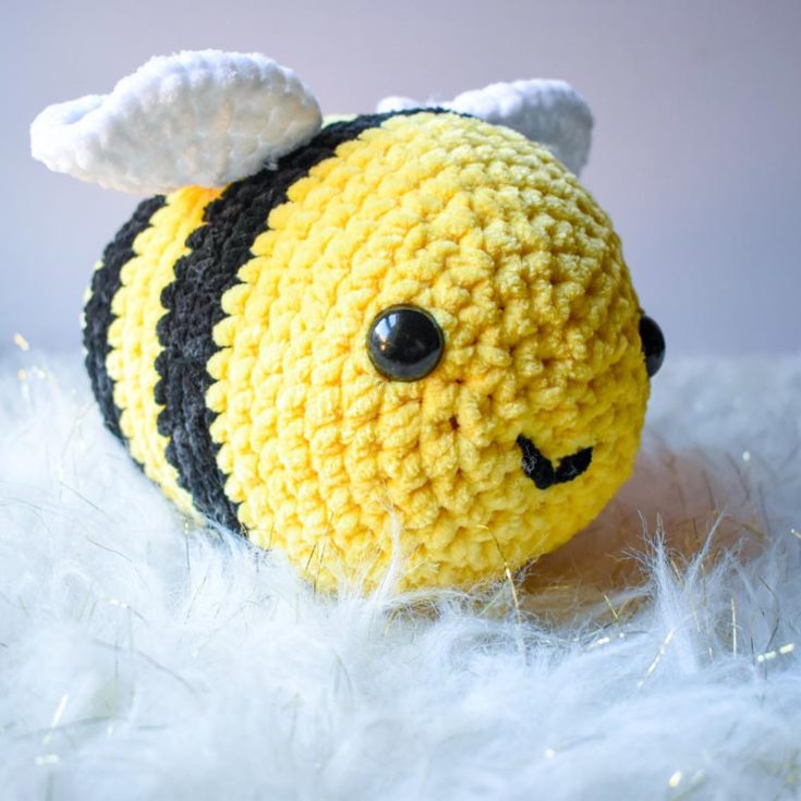 This bee tutorial offers a detailed step-by-step guide that teaches you how to crochet your bee! They include all the juicy tips, tricks, and techniques to create a successful bumble bee, making it a very beginner-friendly project indeed.