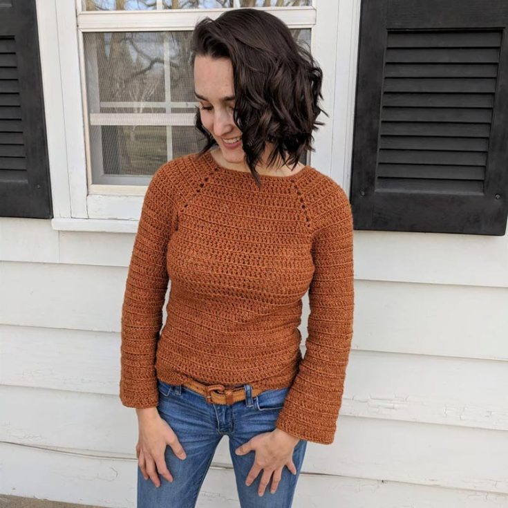 This raglan crochet pullover is the epitome of minimalism and convenience. Using a top-down technique and simple stitches, it is an easy and quick pattern for all to try. It can be made into sizes S-3XL according to the instructions.