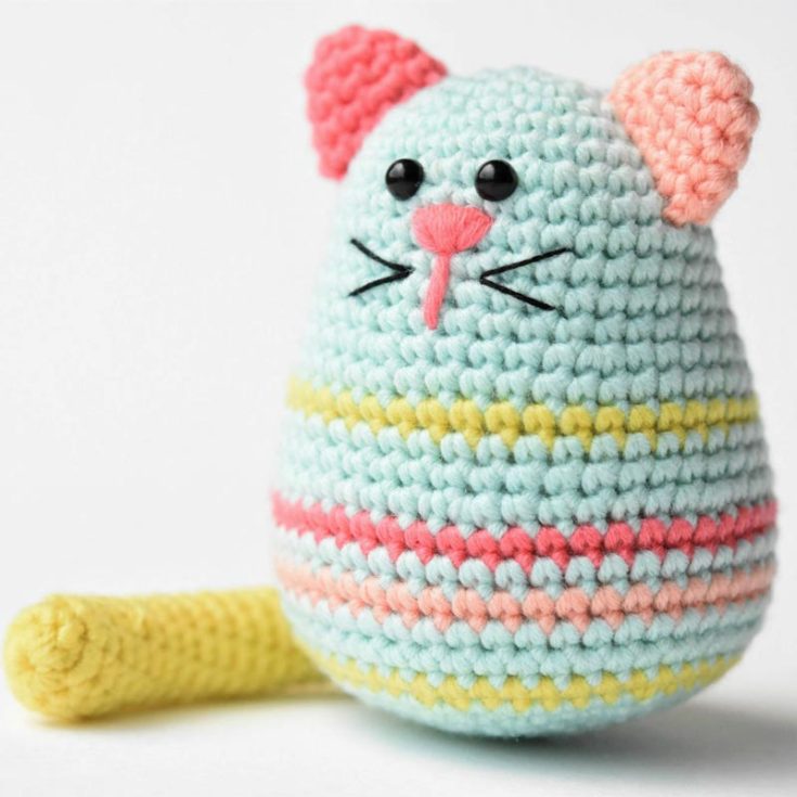 We had dumplings and donut kitties, and now we have an egg-shaped kitten! Its adorableness comes from its ability to roll around like an egg due to its lack of limbs. Add a&nbsp;plastic rattle insert&nbsp;to transform it into a toy for your little ones! The finished size is 4".