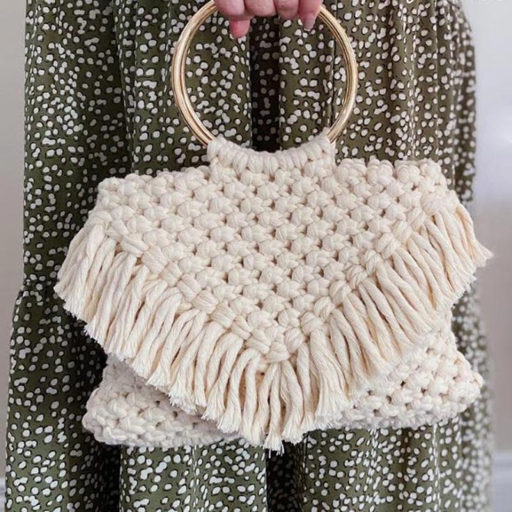 Though this bohemian-inspired macrame fringe handbag may seem complex to make, it&rsquo;s actually a beginner-friendly design! This beautiful bag is made of three basic macrame knots: the lark&rsquo;s head knot, square knot, and double half-hitch knot. Try making one today!