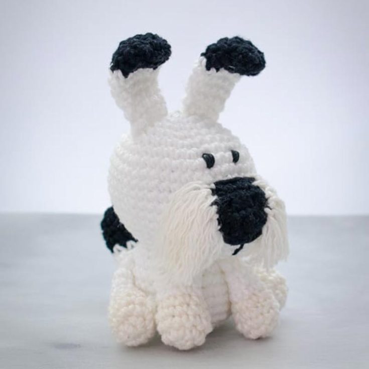 Ideafix is a beautiful West Highland White Terrier puppy waiting to have fun with whoever you gift him to! This intermediate-level crochet pattern produces a 13cm tall puppy.
