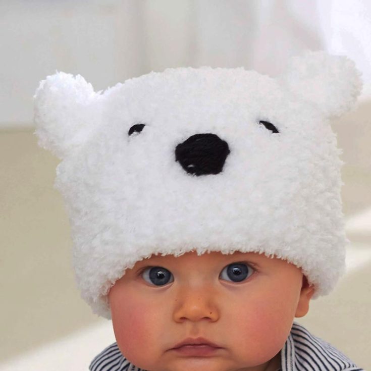 Isn&rsquo;t this polar bear knitted hat just so adorable? It&rsquo;s the perfect beginner-level project whether you plan on knitting this for your little ones or yourself! Completed with fuzzy ears and a tiny snout, this cute hat will bring joy and laughter around the holiday season. The hat is ideal for babies around 6-24 months.