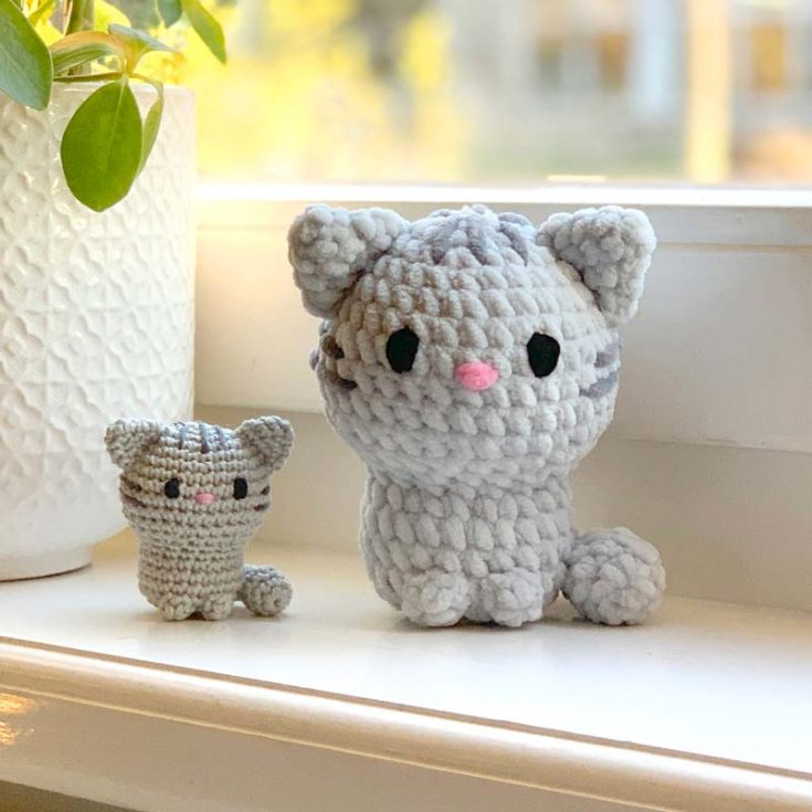 Lily, the cat, is a reserved amigurumi kitty sitting on all fours with wide eyes that look at you with a simple innocence that is hard to resist! This pattern comes in both written and video form, so it's a great place to start for beginners who may need some guidance in reading patterns