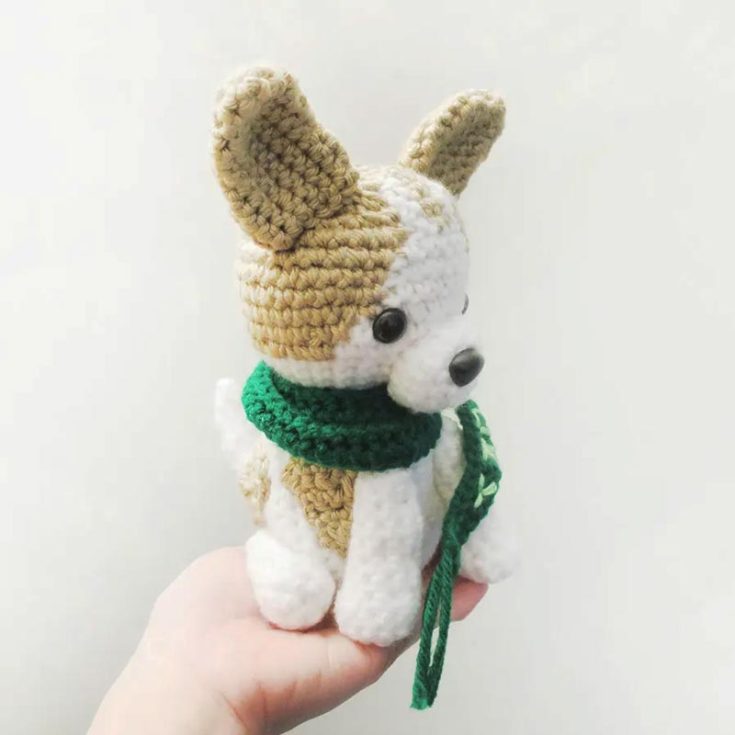 Lucky, the Chihuahua was made in remembrance of this author's dog. Isn't that so sweet and sentimental? Though it's made in the dimensions of the author's Chihuahua, feel free to tweak the pattern to your liking. It is an intermediate-level pattern.